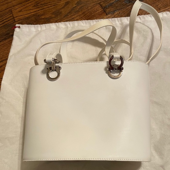 Salvatore Ferragamo vintage bucket shoulder bag - Picture 2 of 14